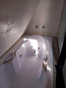 Chalé romântico com hidro, lareira e churrasqueira na Serra