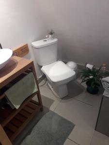 Chalé romântico com hidro, lareira e churrasqueira na Serra