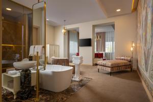 Domeniile Martinutzi - Conac Rhédey