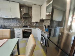 Apartamento en Aldán , Playa a 2 min , Vistas a la montaña