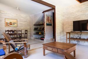 Casa com Piscina, Churrasqueira e Garagem