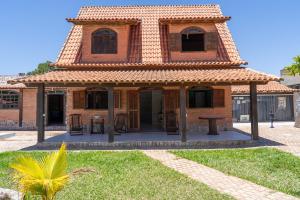 Casa com Piscina, Churrasqueira e Garagem