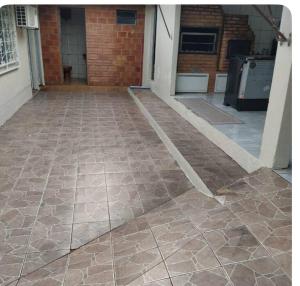 Casa grande com piscina