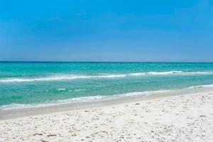 SaltyKiss l Ocean Views l Sleeps 5 Guests l 500ft to the beach