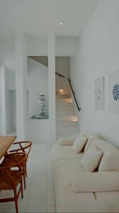 Seapalm Villa - Luxury Pool Retreat - 200m Beach