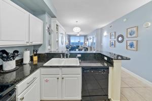 Sea Horsey Retreat l Community Heated Pool l Amazing Ocean Views l Beachfront Condo