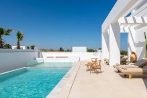 Seapalm Villa - Luxury Pool Retreat - 200m Beach
