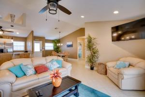 Pool and Outdoor Bar Cape Coral Home