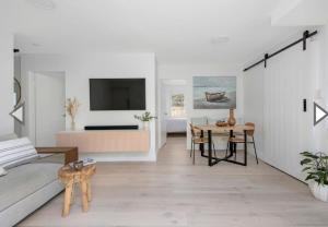 Freshwater Coastal Retreat 3BR Apartment