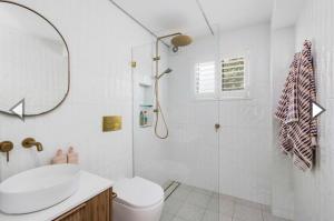 Freshwater Coastal Retreat 3BR Apartment