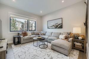37 Alcove townhouse