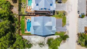 Shore Thing l Private Pool l Walk to the beach l Bike to Seaside l Brand New Construction and Decor