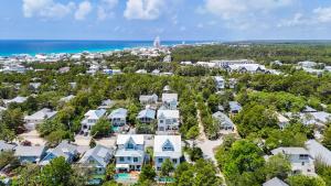 Shore Thing l Private Pool l Walk to the beach l Bike to Seaside l Brand New Construction and Decor