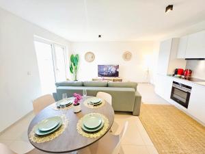 Warm&Bright 1BR Flat with terrace and parking