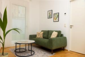 Modern apartment with garden & top connection