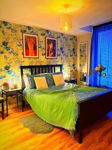 Latitude Chinatown Central Apartment