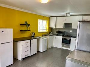 Unit 2 TraversHub Sleeps 6 Self-Catering Group Belhar, CT