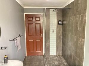 Unit 2 TraversHub Sleeps 6 Self-Catering Group Belhar, CT