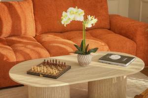 Mimosa 2BR with Balcony - Walk to Palais and Beach