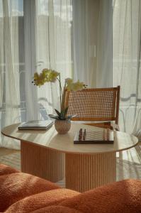 Mimosa 2BR with Balcony - Walk to Palais and Beach