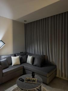 أستديو انيق وجميل الصحافه