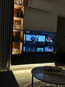 أستديو انيق وجميل الصحافه