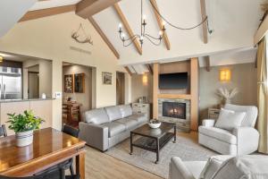 Suncadia Penthouse with Mountain and River Views!