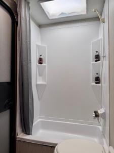 Premium Glamping - Pool Waterslide Wi-Fi & Private Patio Lounge