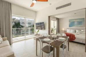 Beach Haven 1BDR Condo Paseo Playa Coral - 305