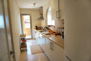 Adjona - 2 bedroom with large terrace and ocean views