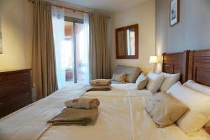 Adjona - 2 bedroom with large terrace and ocean views