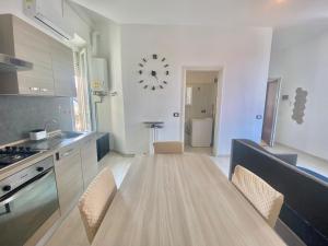 Modica Home, grazioso in zona tranquilla, in zona Famagosta, munito di comfort e servizi