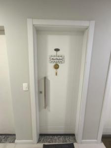 Ap 2 dormitórios sendo uma suíte