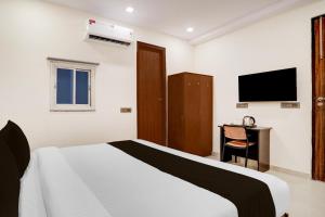 Super Townhouse Preet Vihar Metro Station