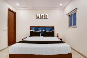 Super Townhouse Preet Vihar Metro Station