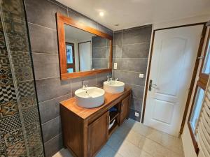 Maison de Village avec Piscine et Terrasse