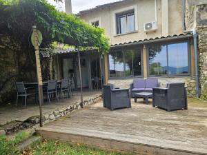 Maison de Village avec Piscine et Terrasse