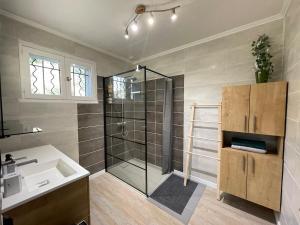 4 bedroom house and pool