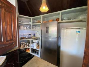 Casa pé-na-areia c piscina e serviço incluído em Japaratinga