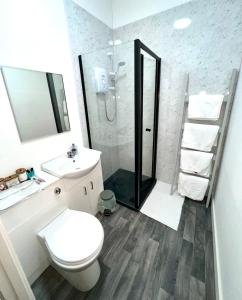 Goldsmith Factory Refurb 4 Double beds 2 bedrooms