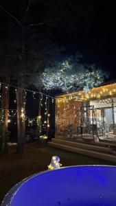 LEŚNY LUZ domek z jacuzzi w lesie nad jeziorem, duży taras, ognisko, gril, basen