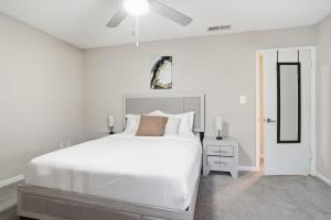 Freshly updated 2BR near hotspots