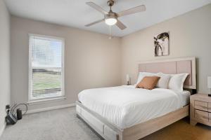 Freshly updated 2BR near hotspots