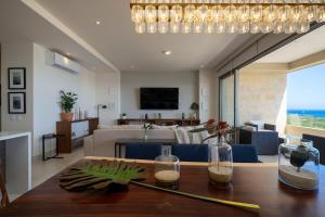 Infinity Pool, Ocean Views & Quiet Luxury