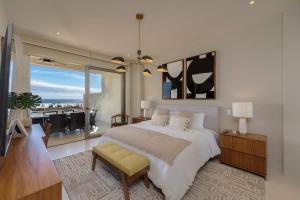 Arch and Bay Views Stylish Terrace Retreat