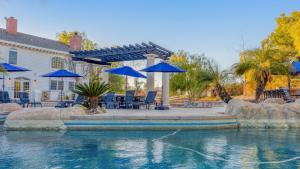 Expansive Wine Country Estate Pool Hot Tub Sleeps 20 Quiet Retreat