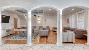 Expansive Wine Country Estate Pool Hot Tub Sleeps 20 Quiet Retreat