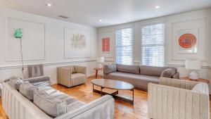 Expansive Wine Country Estate Pool Hot Tub Sleeps 20 Quiet Retreat