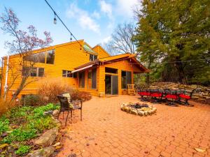 Luxury Wooded Retreat Sunroom Hot Tub Game Room