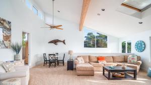 Villa Manzanita by AvantStay Hot Tub 1 Block to BeachTown Chefs Kitchen